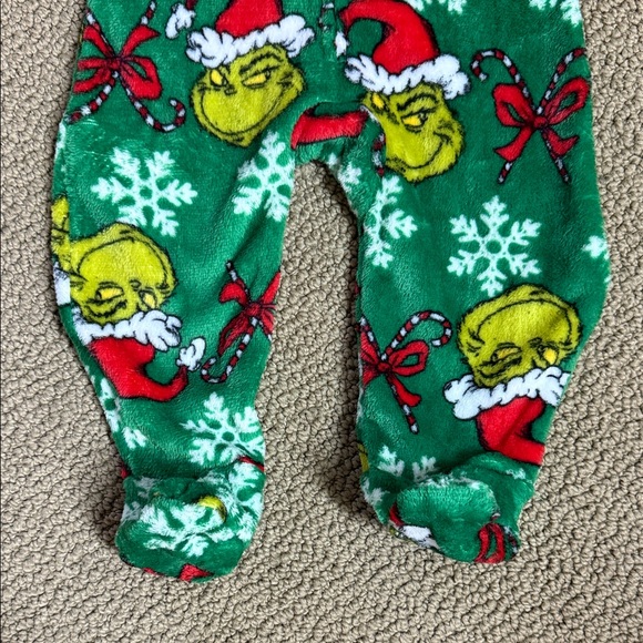Dr. Seuss Grinch Red and Green Kids Footie - Picture 5 of 8
